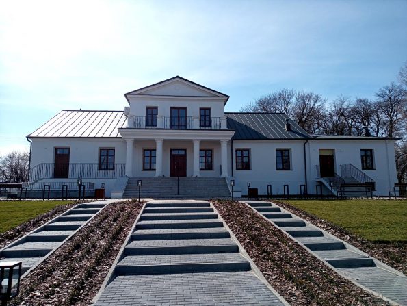 Zabytkowy Dworek Kołaczkowskich w Strzyżewicach