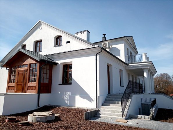 Zabytkowy Dworek Kołaczkowskich w Strzyżewicach