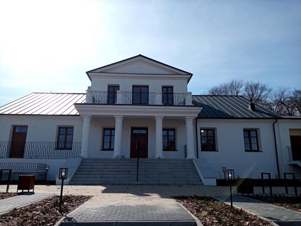 Zabytkowy Dworek Kołaczkowskich w Strzyżewicach