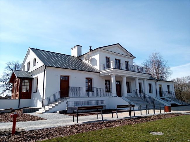 Zabytkowy Dworek Kołaczkowskich w Strzyżewicach